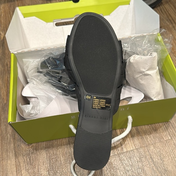 Black flat Sandals - Picture 2 of 2